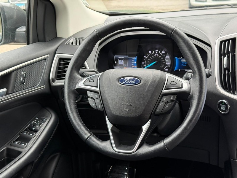 Ford Edge Vehicle Full-screen Gallery Image 13