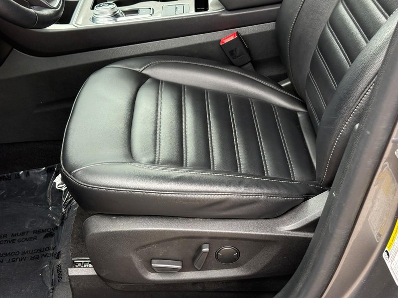 Ford Edge Vehicle Full-screen Gallery Image 18