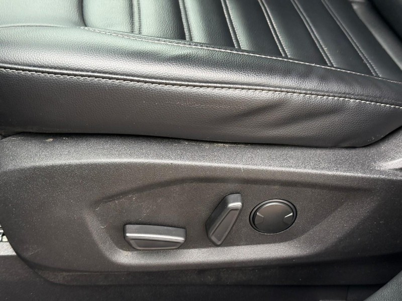 Ford Edge Vehicle Full-screen Gallery Image 19