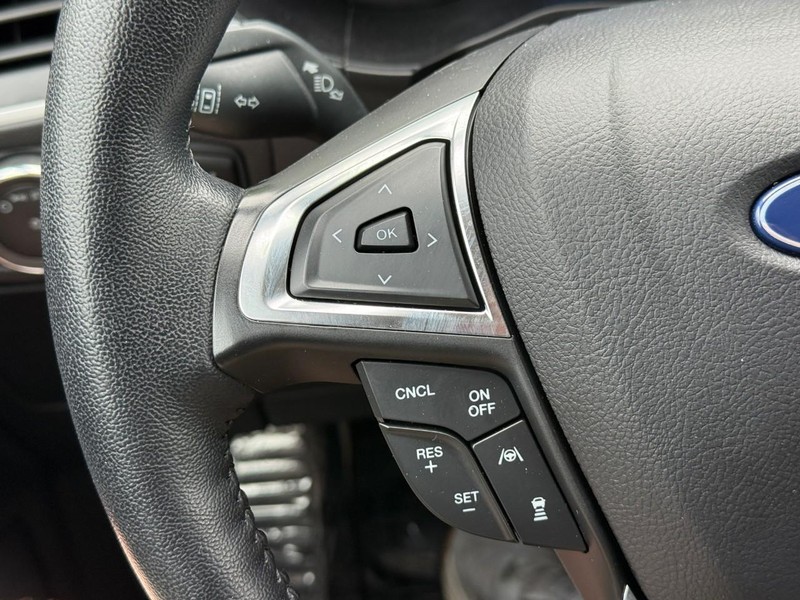 Ford Edge Vehicle Full-screen Gallery Image 20