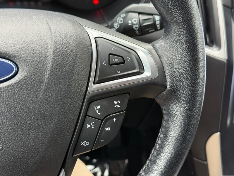 Ford Edge Vehicle Full-screen Gallery Image 21