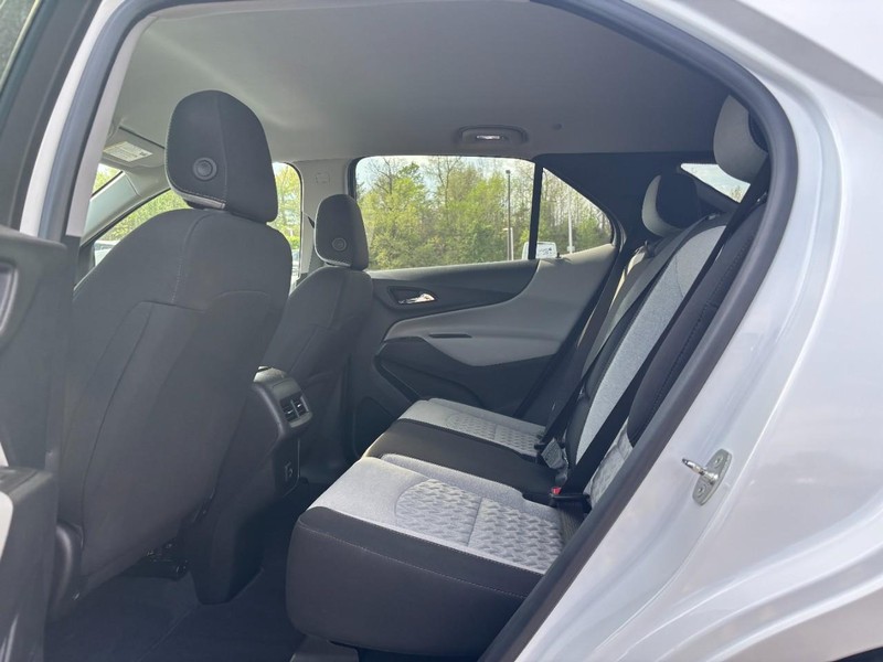 Chevrolet Equinox Vehicle Full-screen Gallery Image 11