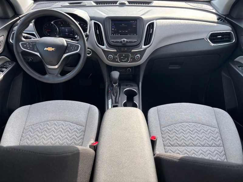 Chevrolet Equinox Vehicle Full-screen Gallery Image 12