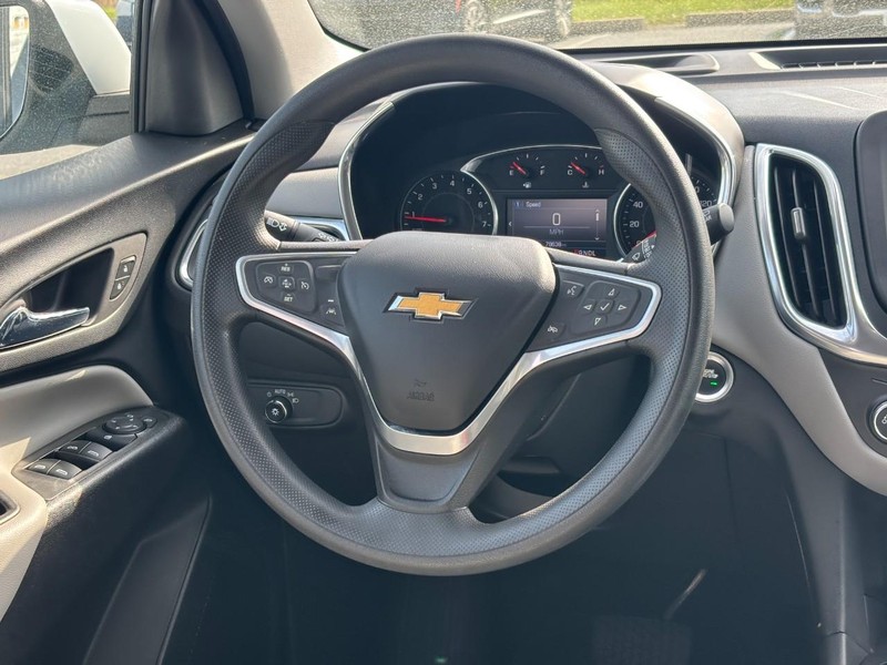 Chevrolet Equinox Vehicle Full-screen Gallery Image 13