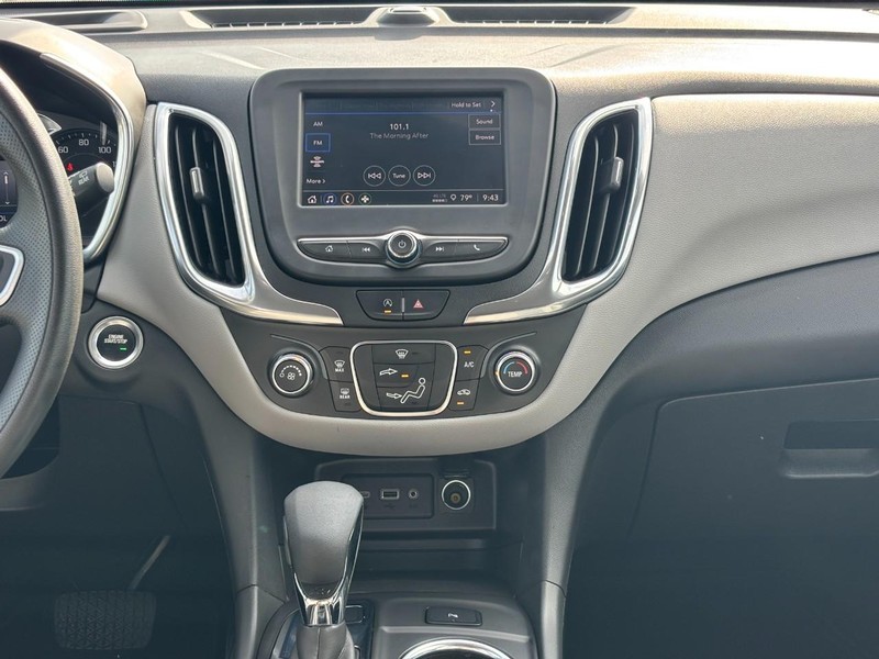 Chevrolet Equinox Vehicle Full-screen Gallery Image 14