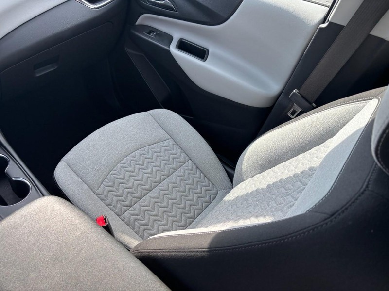 Chevrolet Equinox Vehicle Full-screen Gallery Image 15