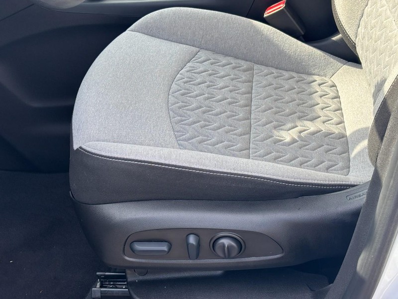 Chevrolet Equinox Vehicle Full-screen Gallery Image 16