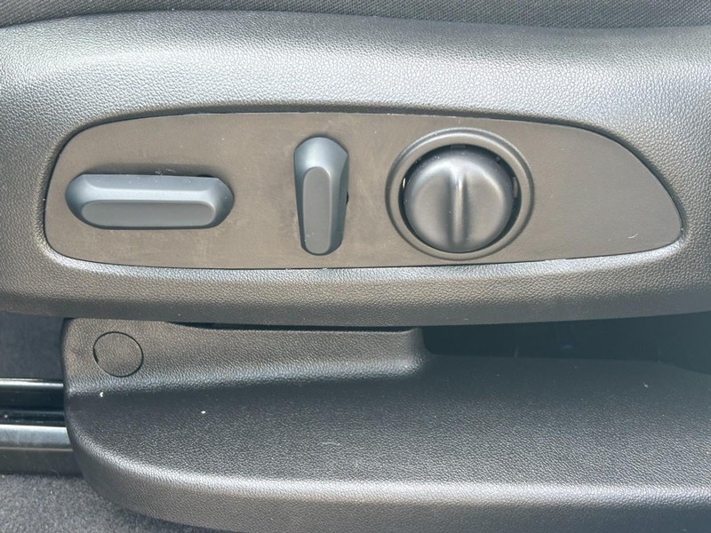 Chevrolet Equinox Vehicle Full-screen Gallery Image 17