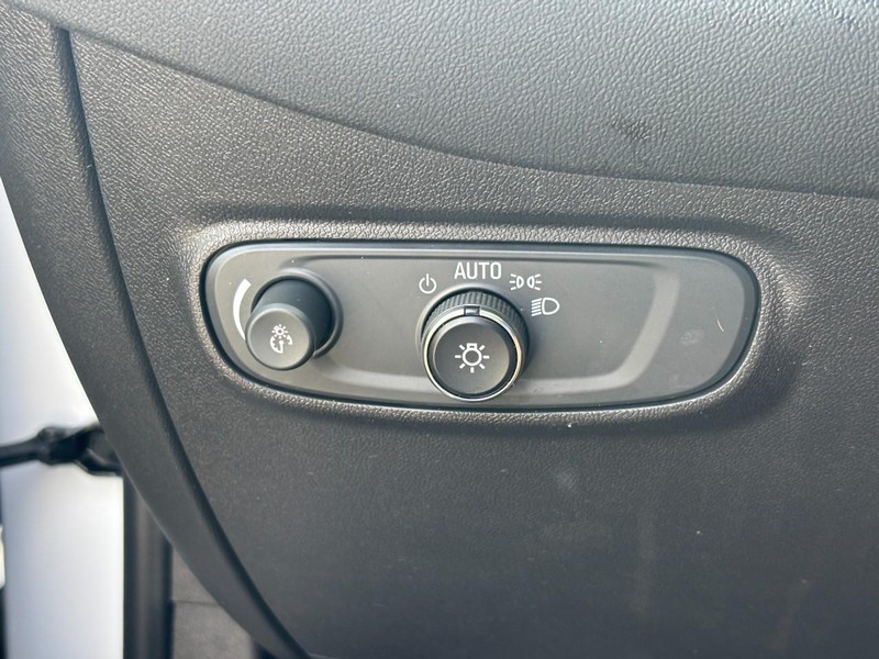 Chevrolet Equinox Vehicle Full-screen Gallery Image 19