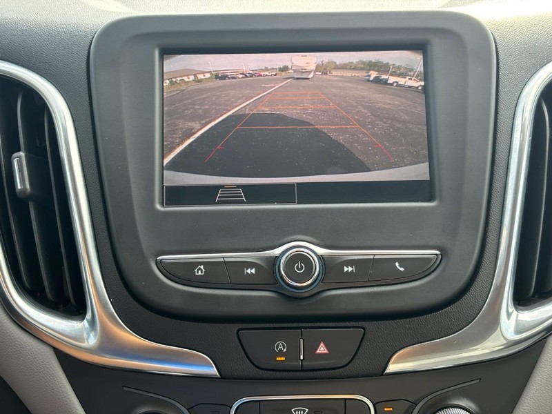 Chevrolet Equinox Vehicle Full-screen Gallery Image 24