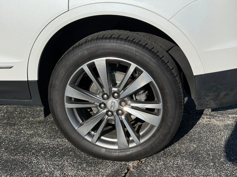 Cadillac XT5 Vehicle Full-screen Gallery Image 4
