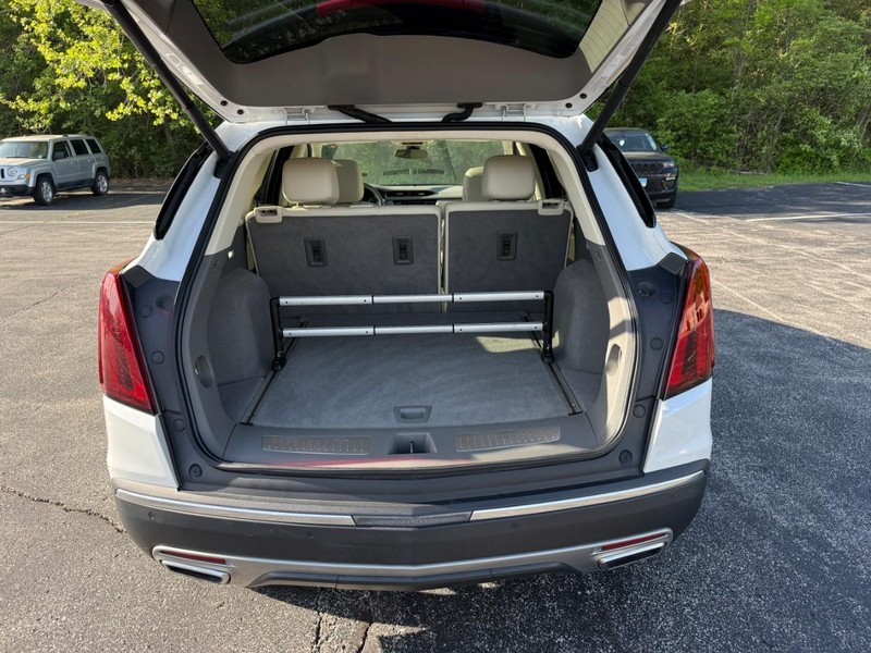 Cadillac XT5 Vehicle Full-screen Gallery Image 5