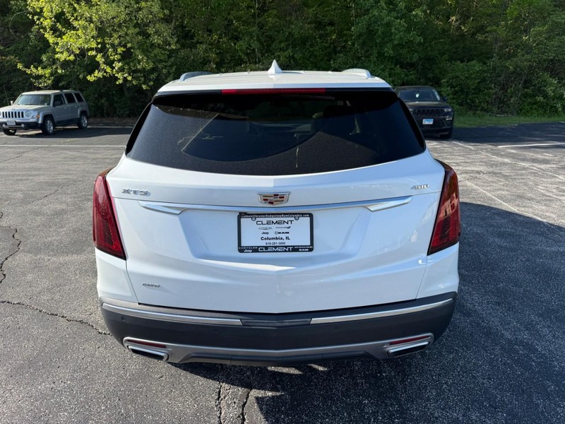 Cadillac XT5 Vehicle Full-screen Gallery Image 6
