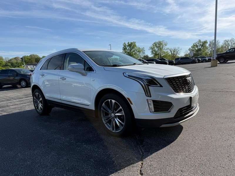 Cadillac XT5 Vehicle Full-screen Gallery Image 8