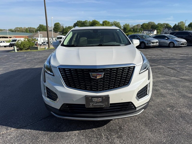 Cadillac XT5 Vehicle Full-screen Gallery Image 9
