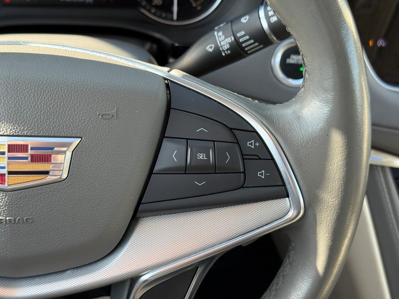 Cadillac XT5 Vehicle Full-screen Gallery Image 20