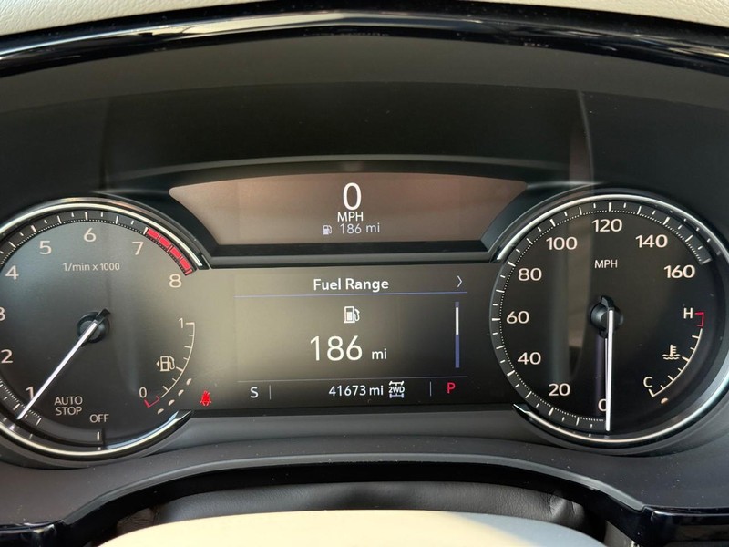 Cadillac XT5 Vehicle Full-screen Gallery Image 21