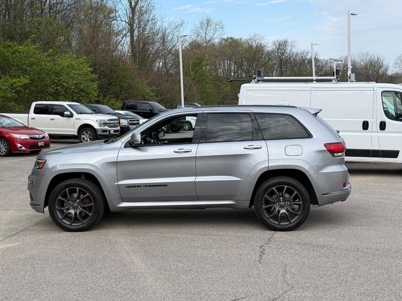 Jeep Grand Cherokee Vehicle Full-screen Gallery Image 2