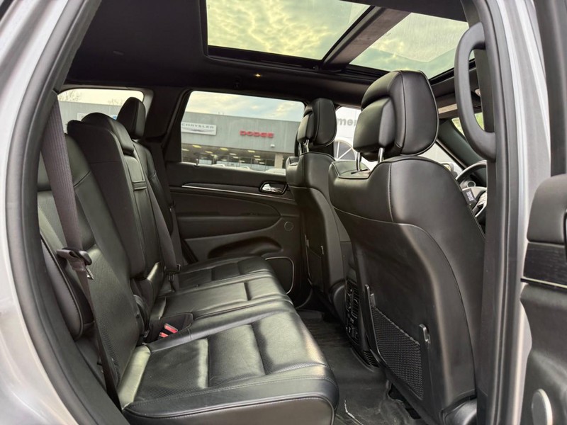 Jeep Grand Cherokee Vehicle Full-screen Gallery Image 10