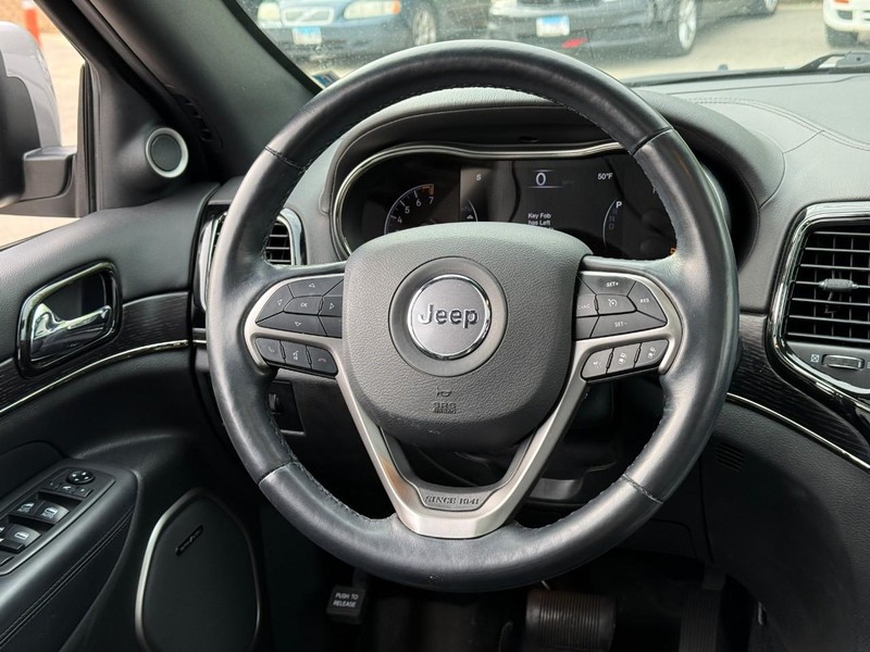 Jeep Grand Cherokee Vehicle Full-screen Gallery Image 12