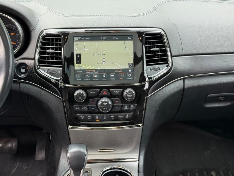 Jeep Grand Cherokee Vehicle Full-screen Gallery Image 13