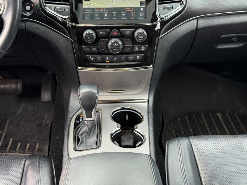 Jeep Grand Cherokee Vehicle Full-screen Gallery Image 14