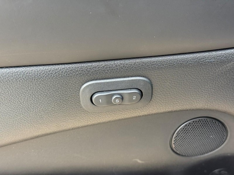 Jeep Grand Cherokee Vehicle Full-screen Gallery Image 16