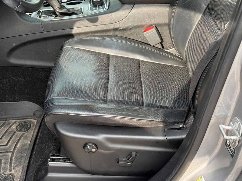 Jeep Grand Cherokee Vehicle Full-screen Gallery Image 17