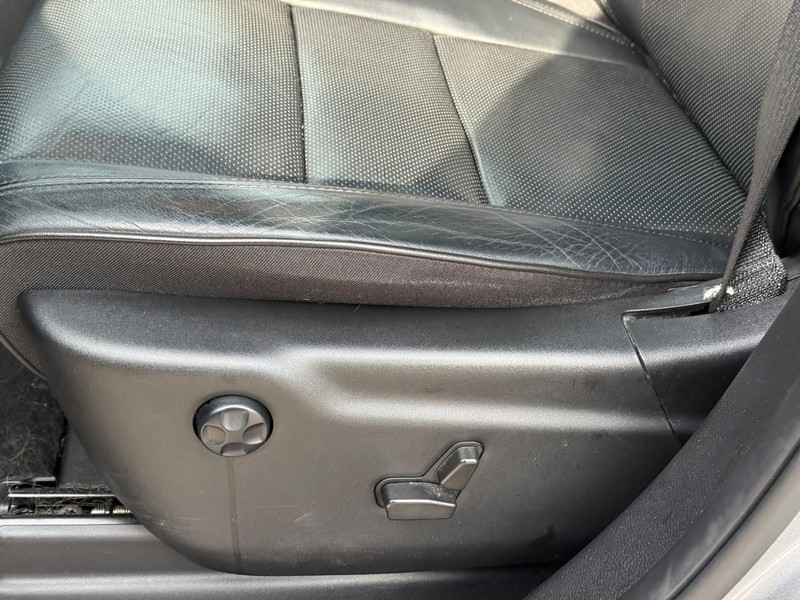 Jeep Grand Cherokee Vehicle Full-screen Gallery Image 18