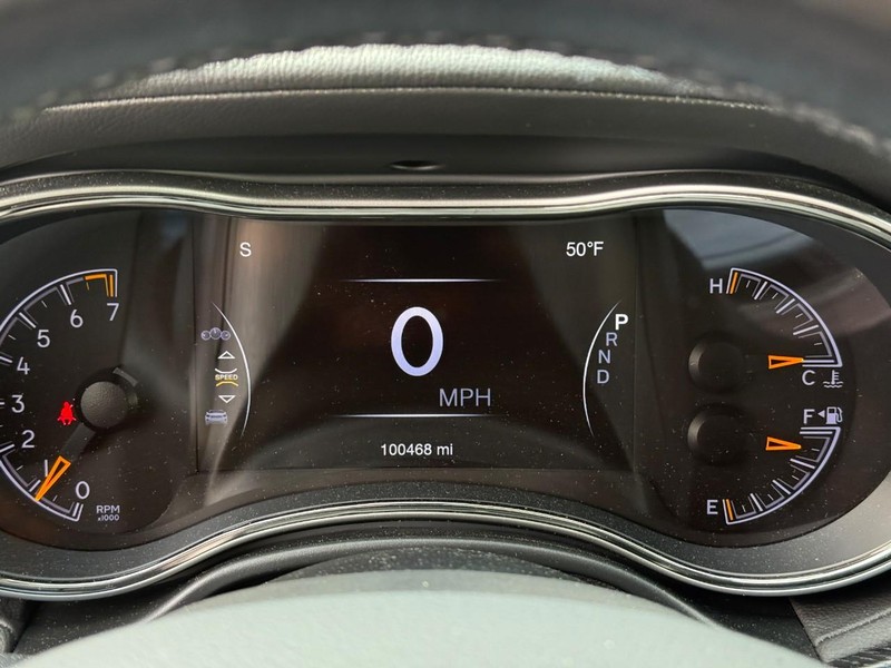 Jeep Grand Cherokee Vehicle Full-screen Gallery Image 20