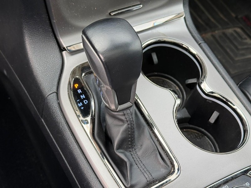 Jeep Grand Cherokee Vehicle Full-screen Gallery Image 21