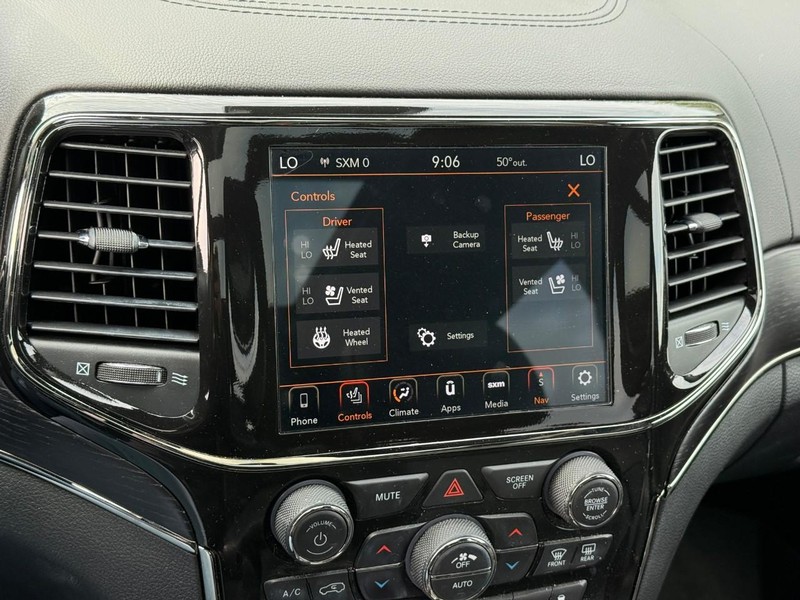 Jeep Grand Cherokee Vehicle Full-screen Gallery Image 22