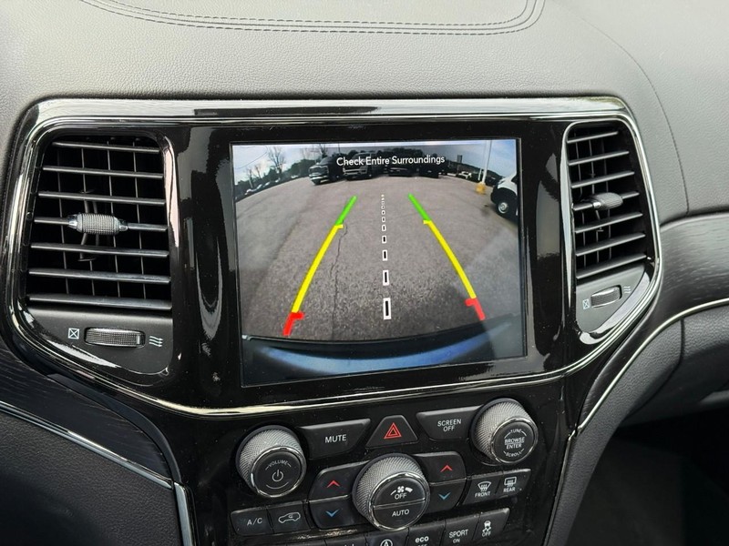 Jeep Grand Cherokee Vehicle Full-screen Gallery Image 23