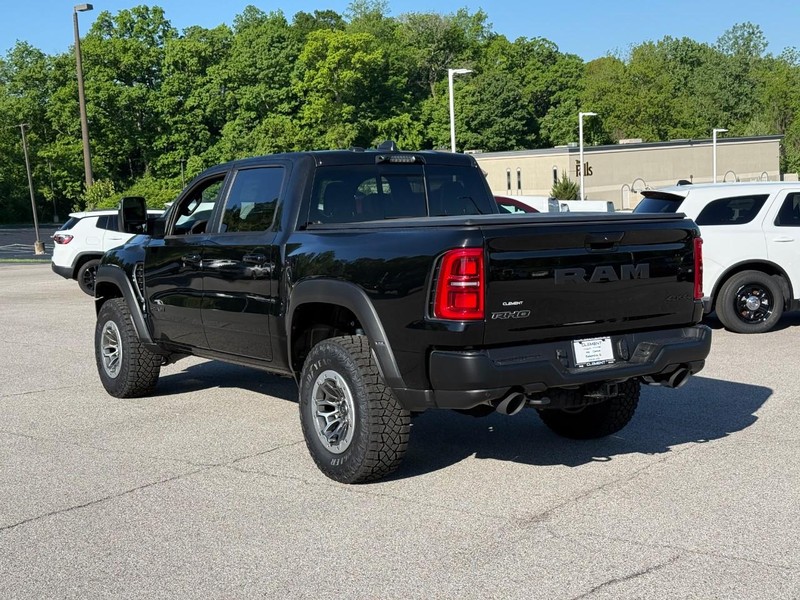 Ram 1500 Vehicle Full-screen Gallery Image 3
