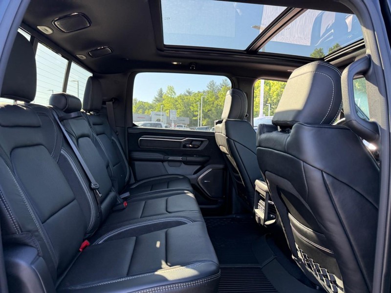 Ram 1500 Vehicle Full-screen Gallery Image 5