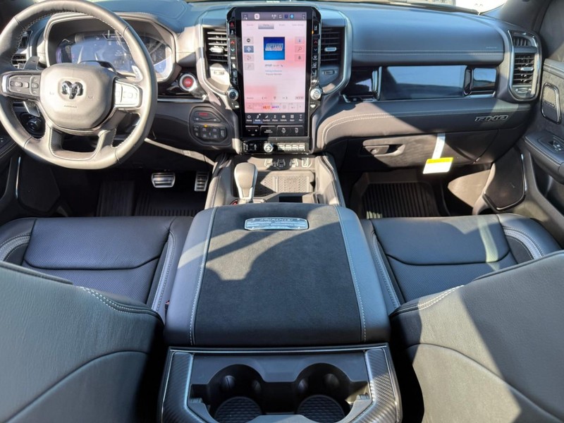 Ram 1500 Vehicle Full-screen Gallery Image 6