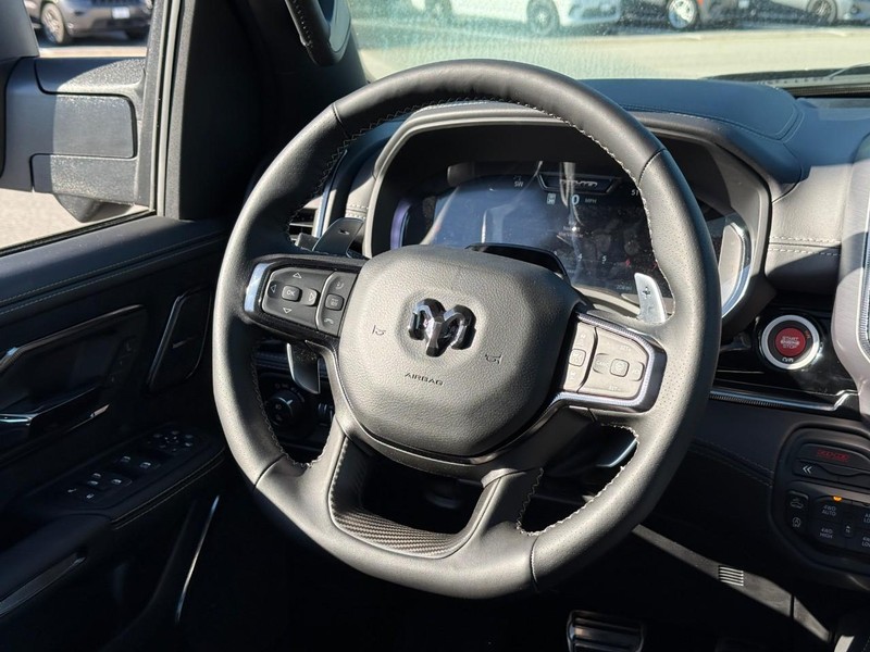 Ram 1500 Vehicle Full-screen Gallery Image 7