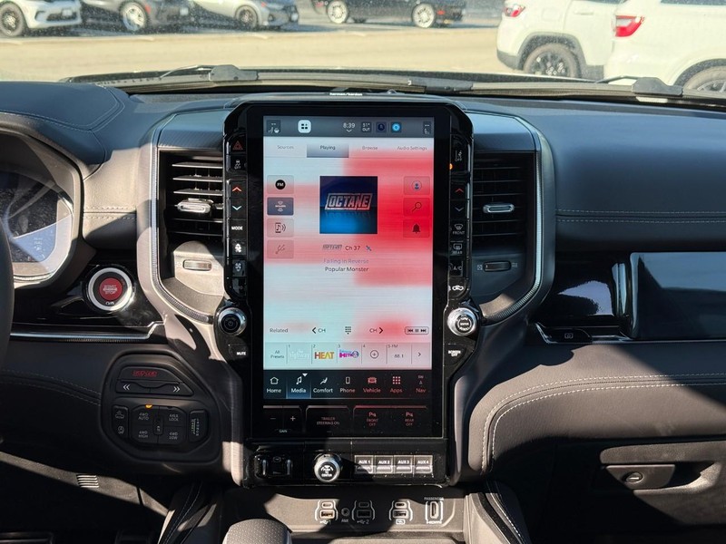 Ram 1500 Vehicle Full-screen Gallery Image 8
