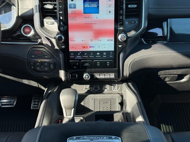 Ram 1500 Vehicle Full-screen Gallery Image 9