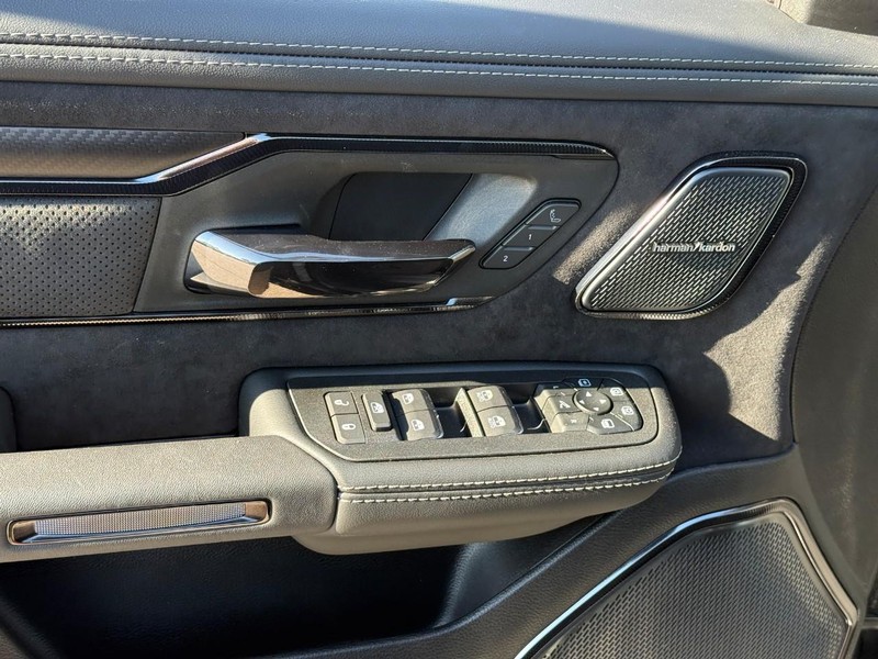 Ram 1500 Vehicle Full-screen Gallery Image 10