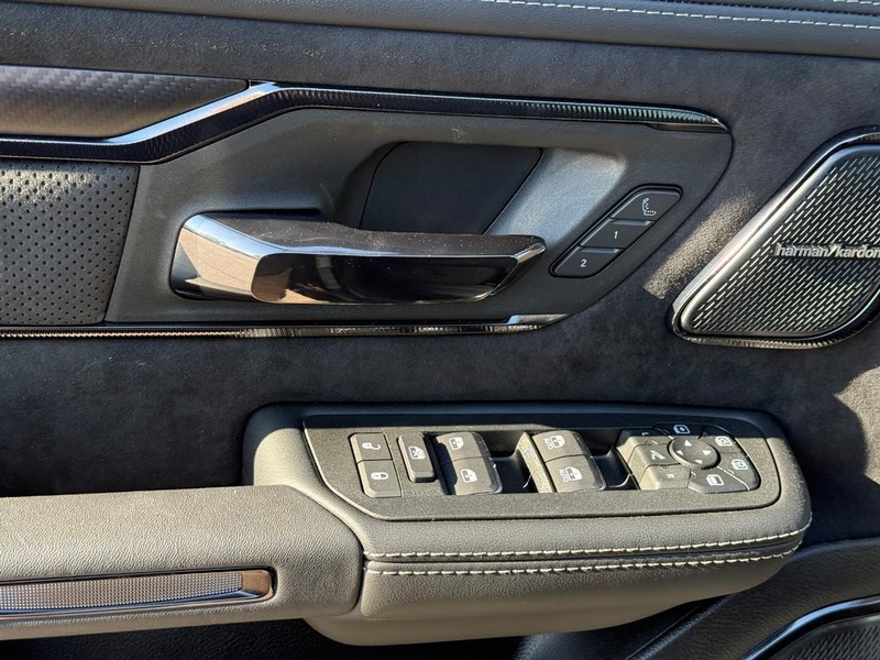 Ram 1500 Vehicle Full-screen Gallery Image 11