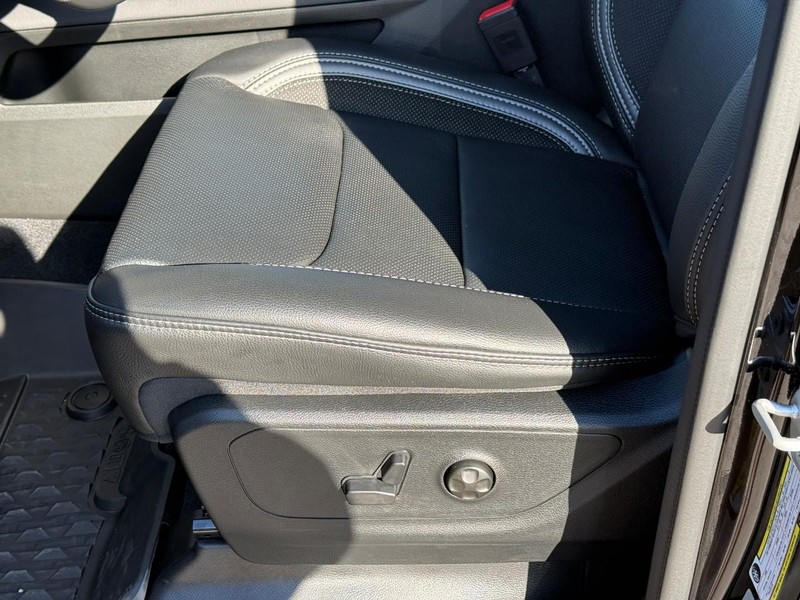 Ram 1500 Vehicle Full-screen Gallery Image 12