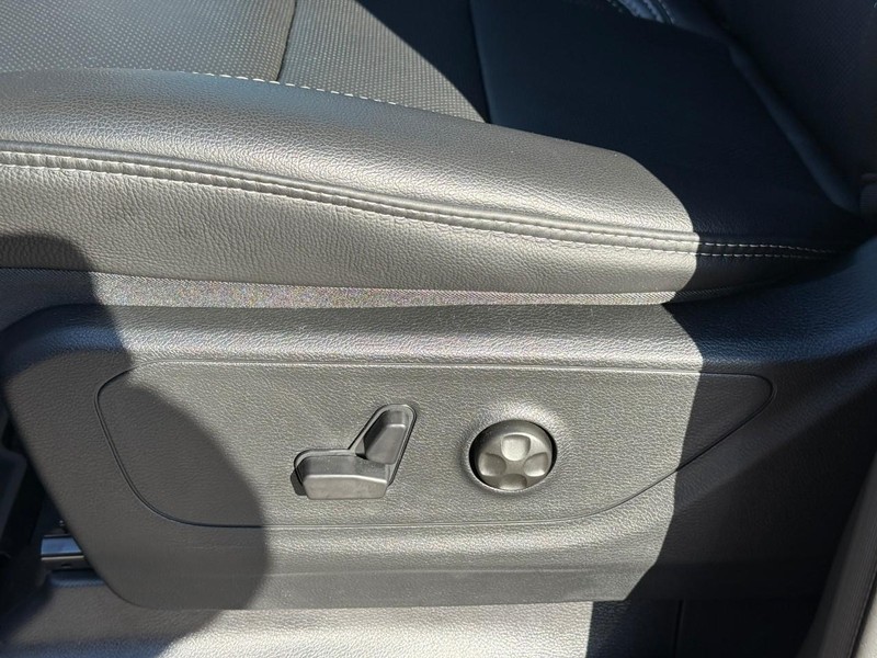 Ram 1500 Vehicle Full-screen Gallery Image 13