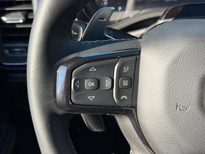 Ram 1500 Vehicle Full-screen Gallery Image 15