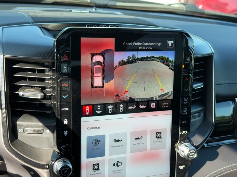 Ram 1500 Vehicle Full-screen Gallery Image 17