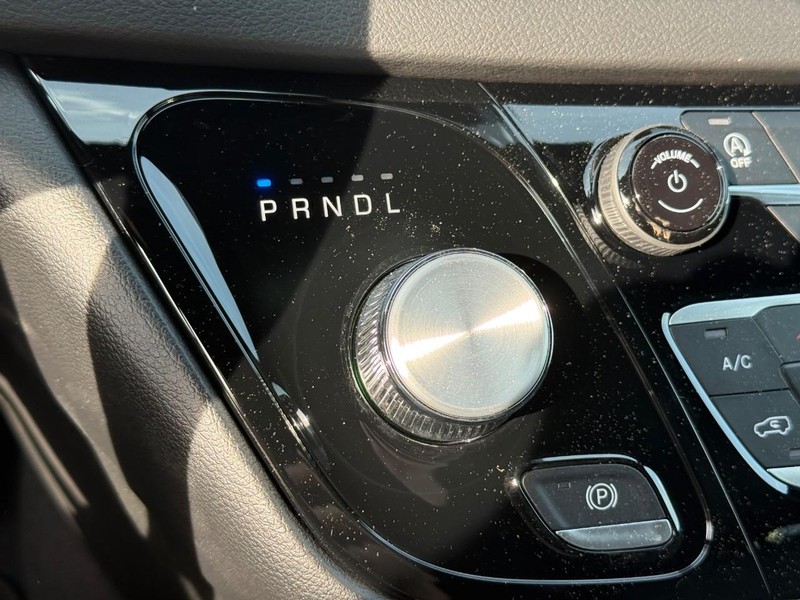 Chrysler Voyager Vehicle Full-screen Gallery Image 16