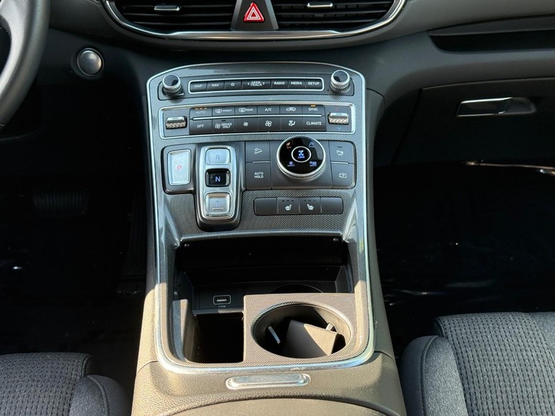 Hyundai Santa Fe Hybrid Vehicle Image 19