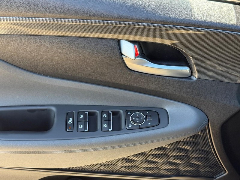 Hyundai Santa Fe Hybrid Vehicle Image 20