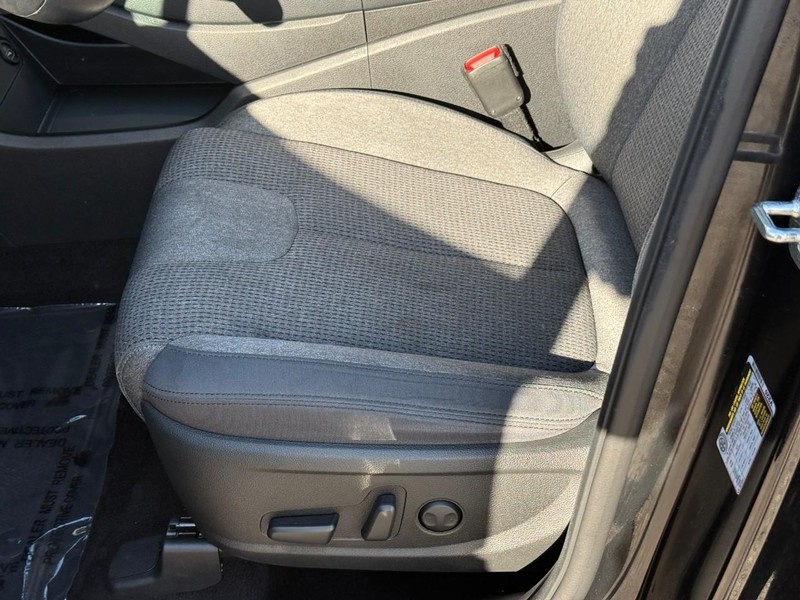 Hyundai Santa Fe Hybrid Vehicle Image 22