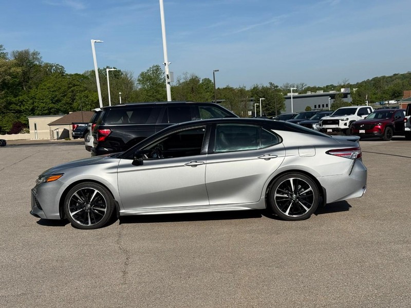 Toyota Camry Vehicle Image 03